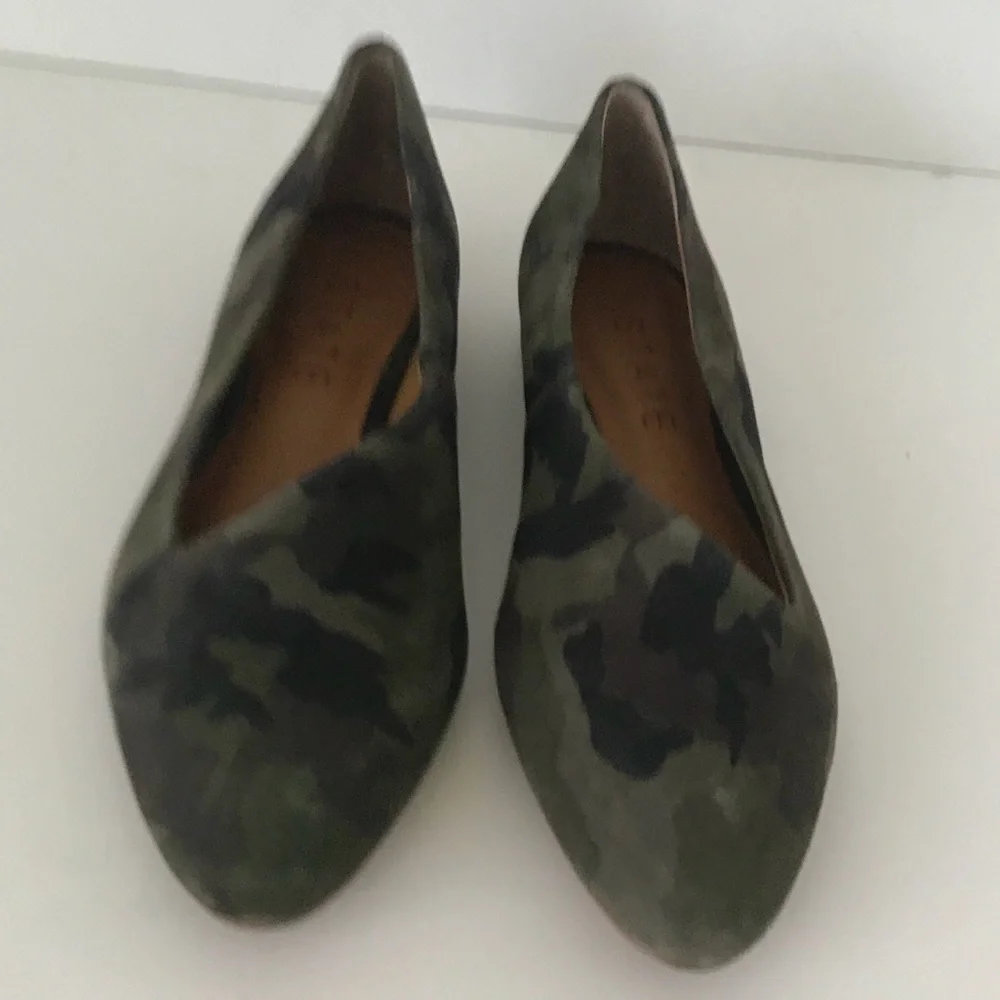 NWOT 1.State Green Camouflage Print Suede Short Wedge Skimmer Flats • Size 7 🗣